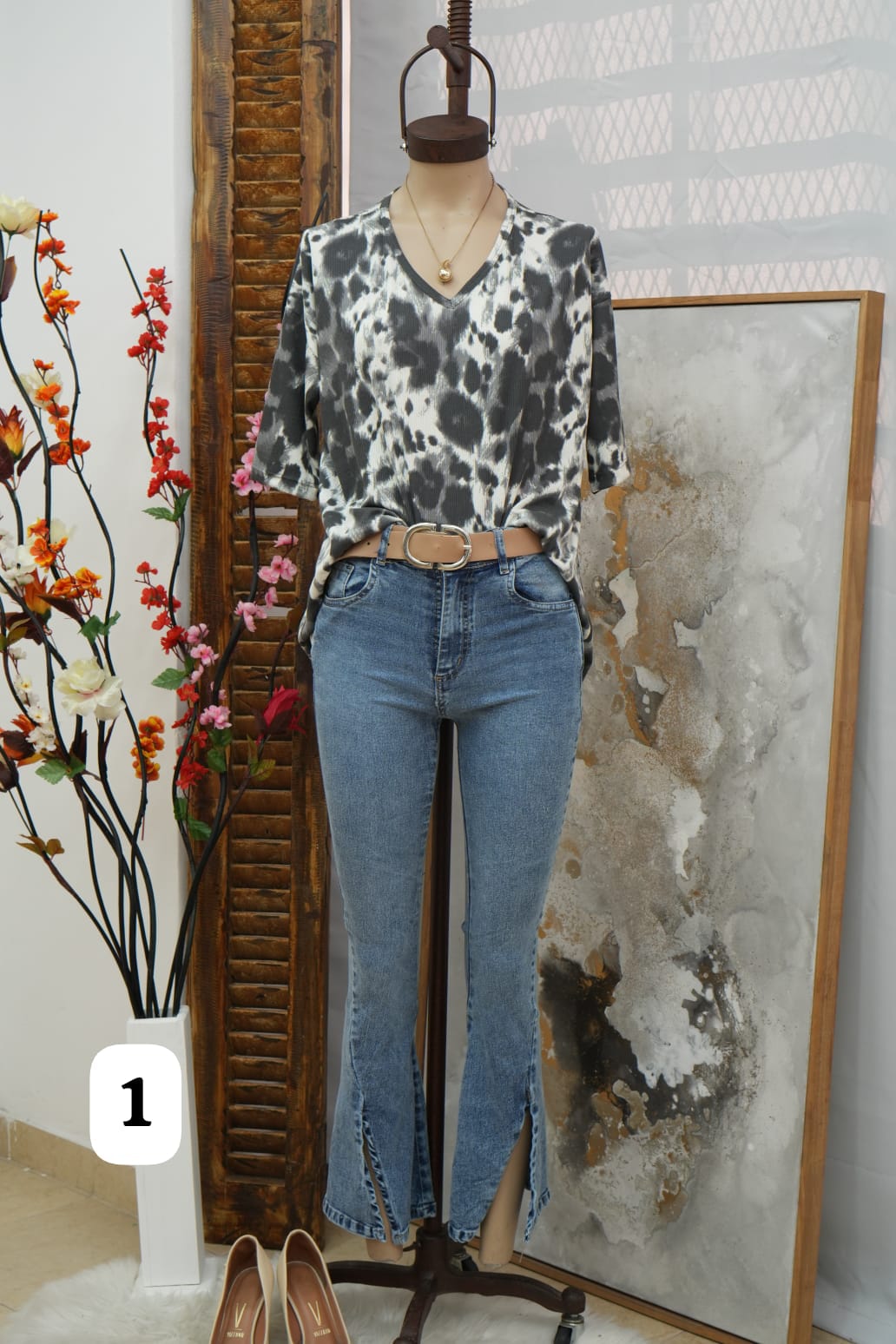 Remera amplia cuello V de morley print Mila