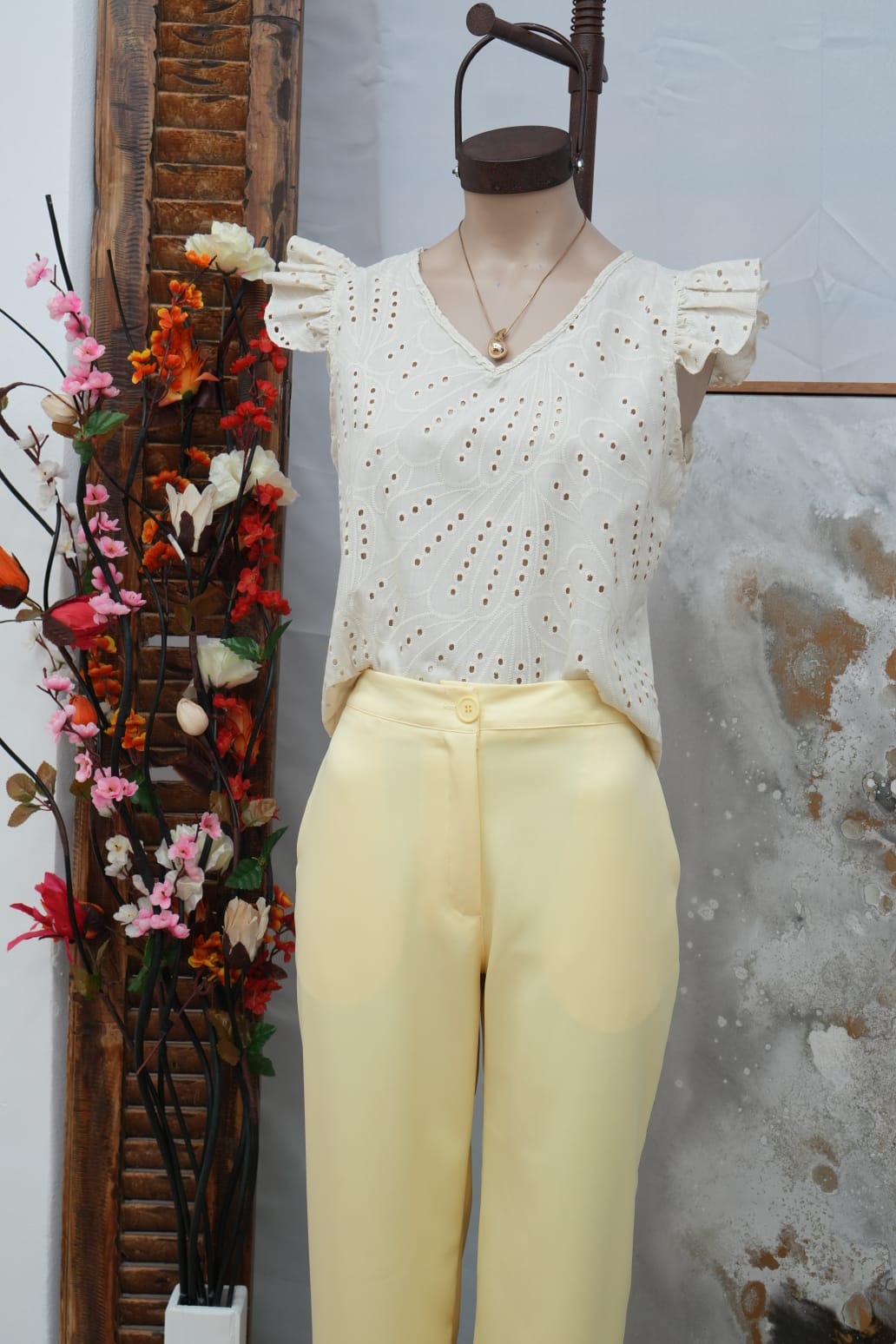 Blusa gota de Brodery manga volados Sabri