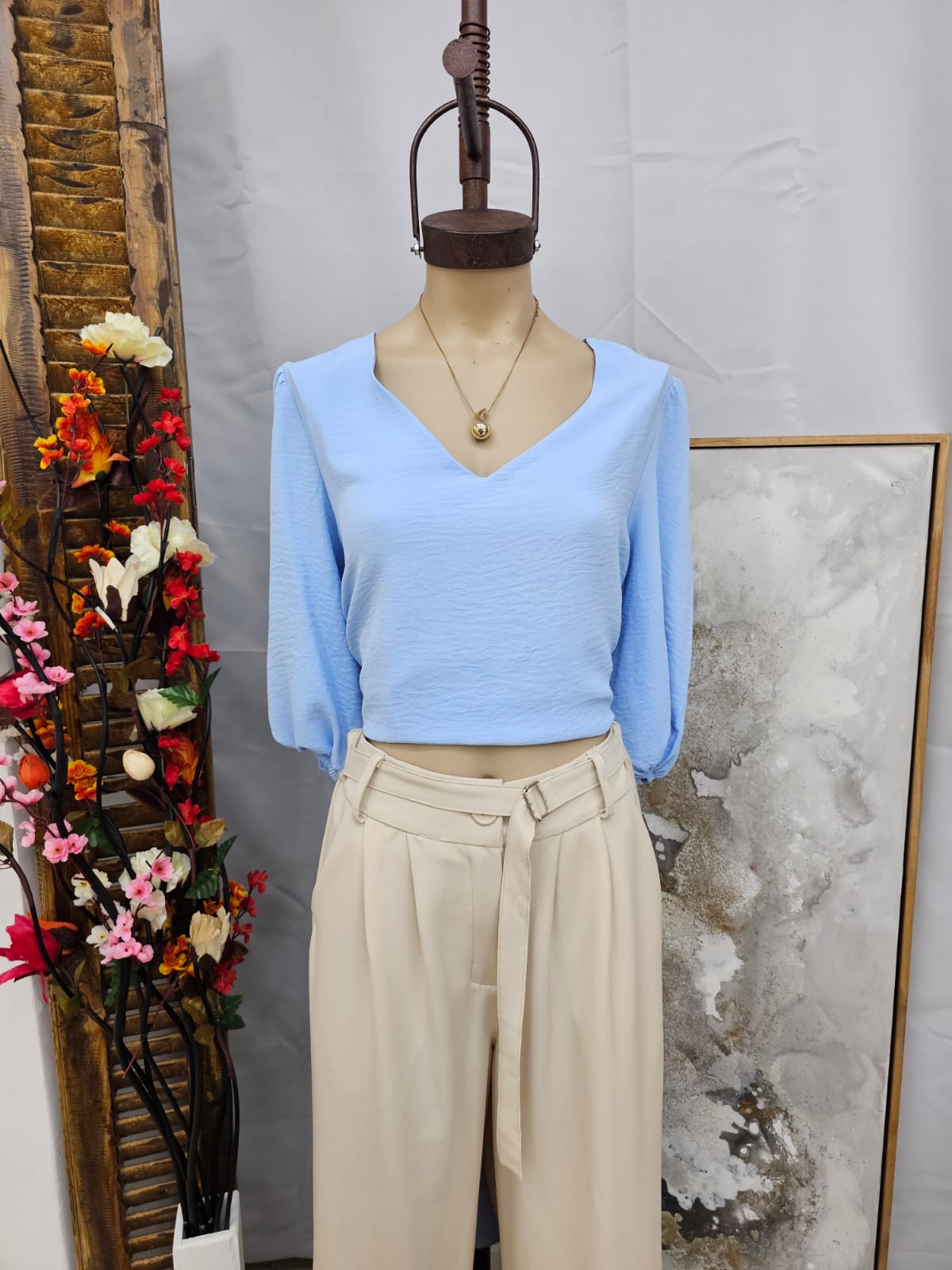 Blusa de cey con Abertura en V atras y boton Mariely