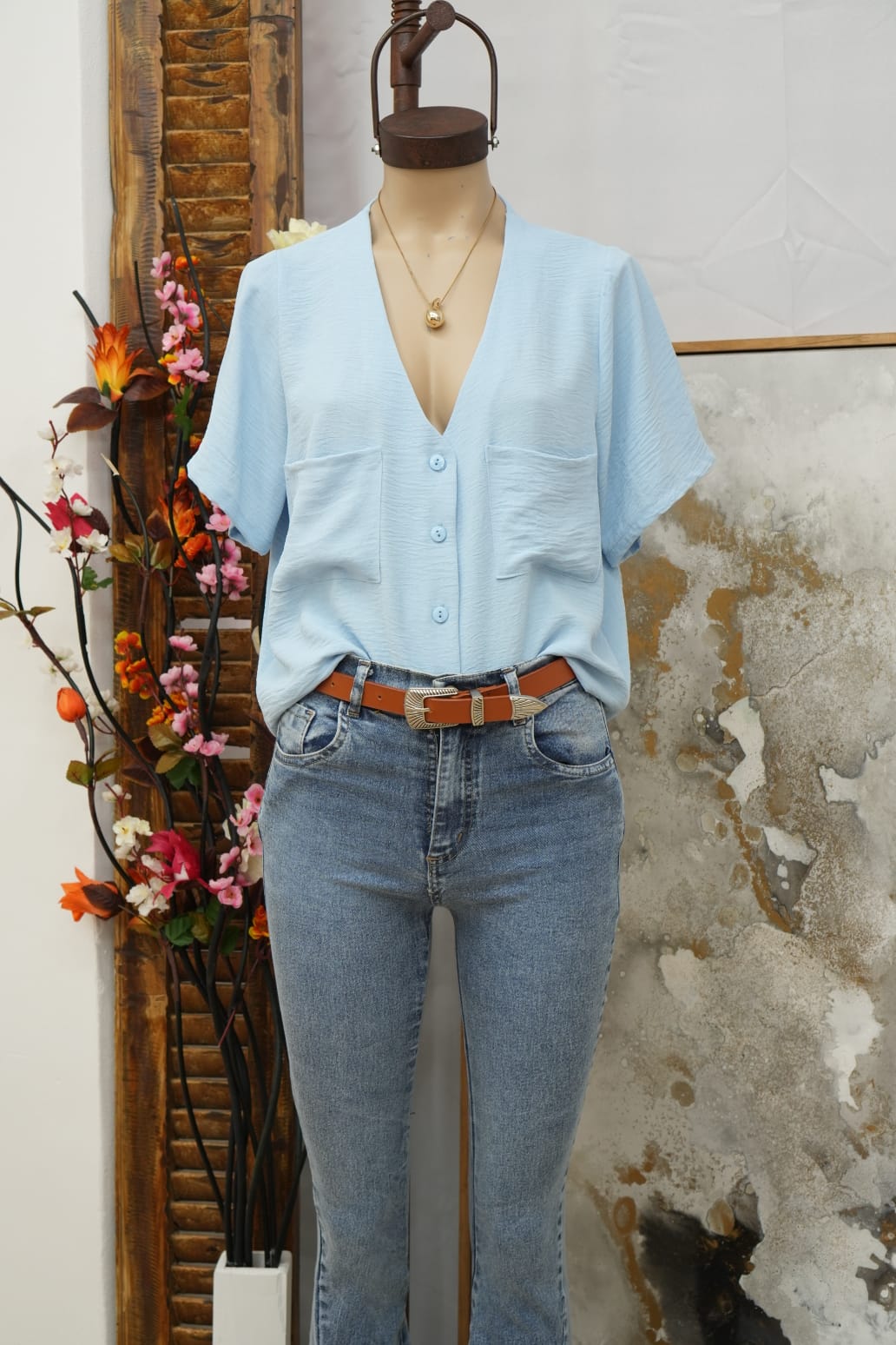 Camisa corta Cuello V de Cey dos bolsillos