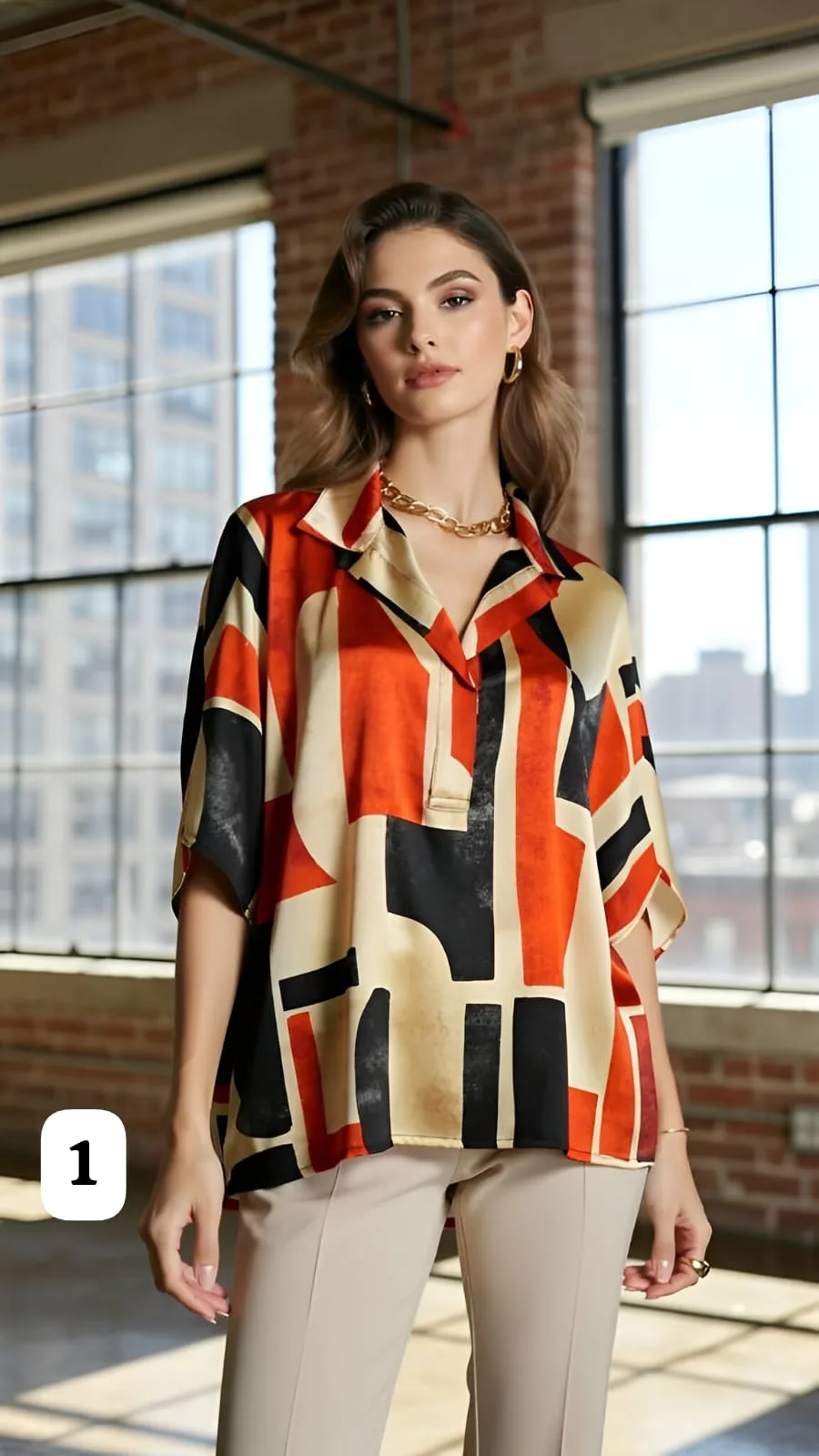 Blusa cuello chomba de satén estampado Arizona