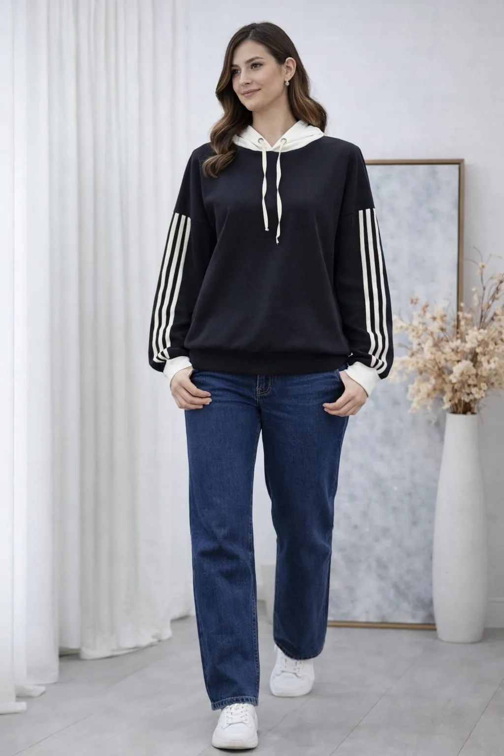 Alternative view of BUZO DE DARLO HOMBRO CAIDO CON CAPUCHA LINEAS Y CORDOB MIRNA