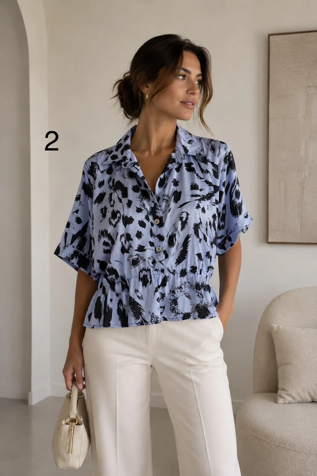 Blusa con cuello manga doblada y arrugada abajo de satén estampado Melisa