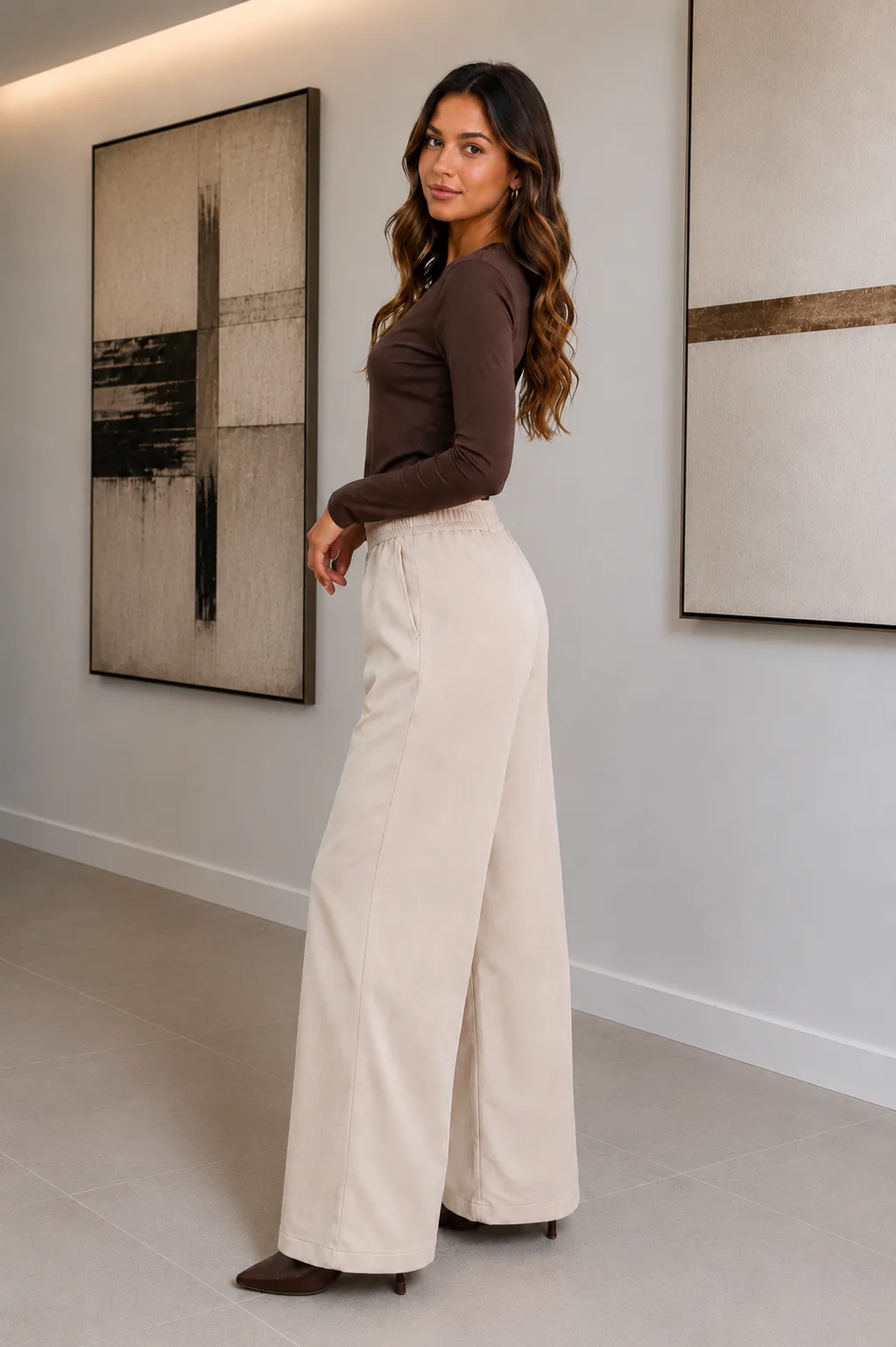 Pantalón estilo gamuzado con pinzas y elástico atrás y pasacinto Zara - Imagen 4