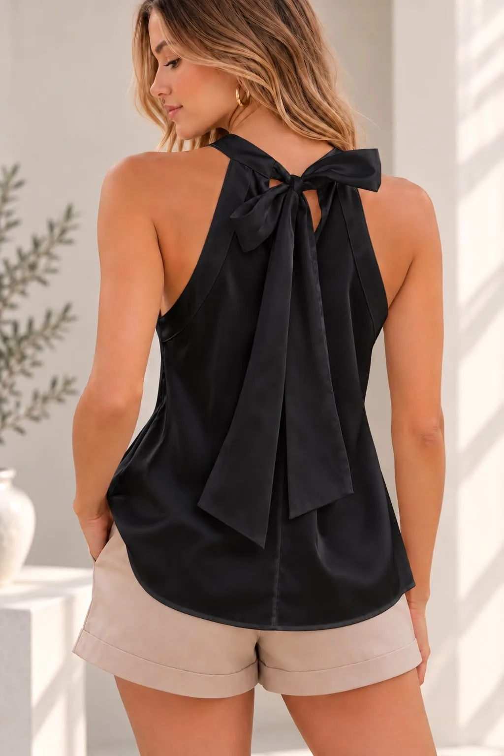 Musculosa trapecio con lazo en el cuello de satén liso Malena - Gaby Chic (foto 2)